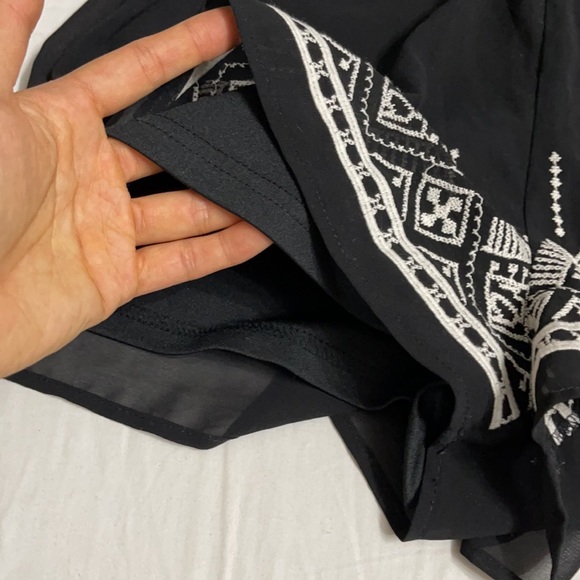 Really cute Charlotte Russe High Waist Shorts - Picture 2 of 6